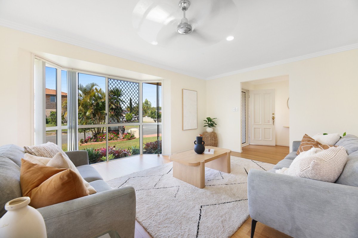 32 Warbler Parade Varsity Lakes 6