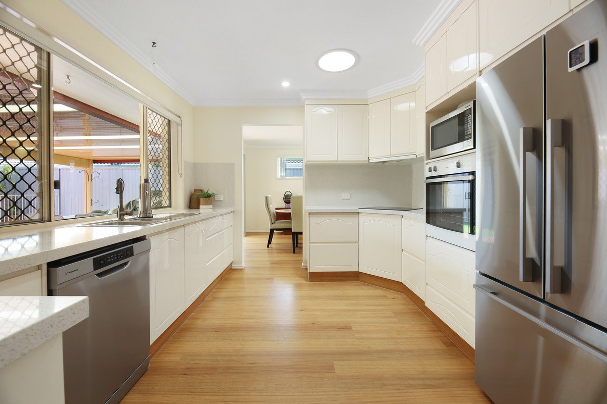 32 Warbler Parade Varsity Lakes 8