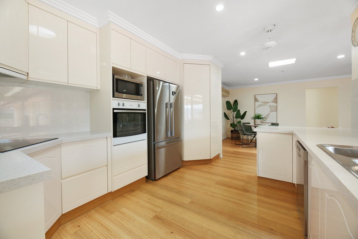 32 Warbler Parade Varsity Lakes 9