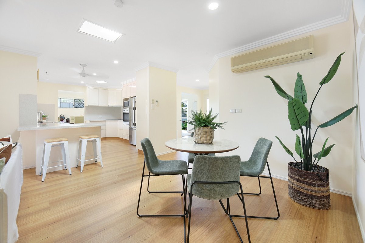 32 Warbler Parade Varsity Lakes 11