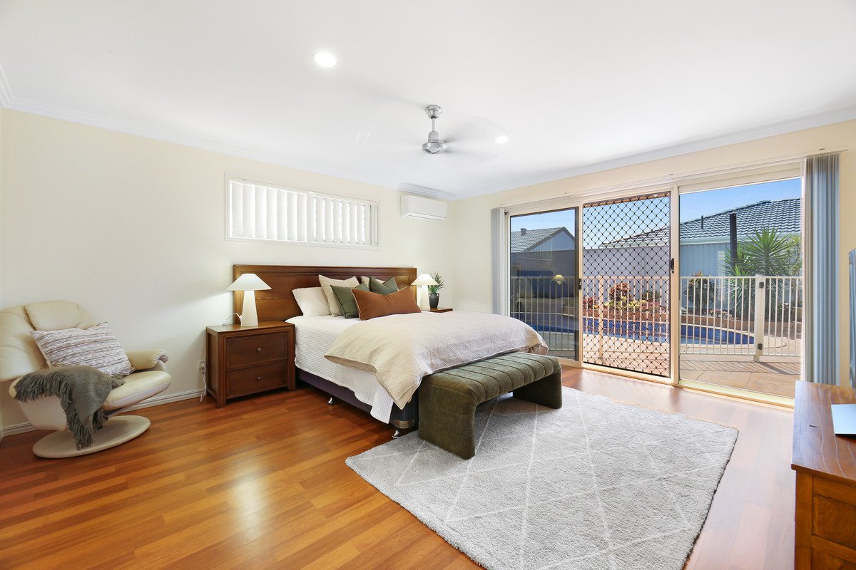 32 Warbler Parade Varsity Lakes 16