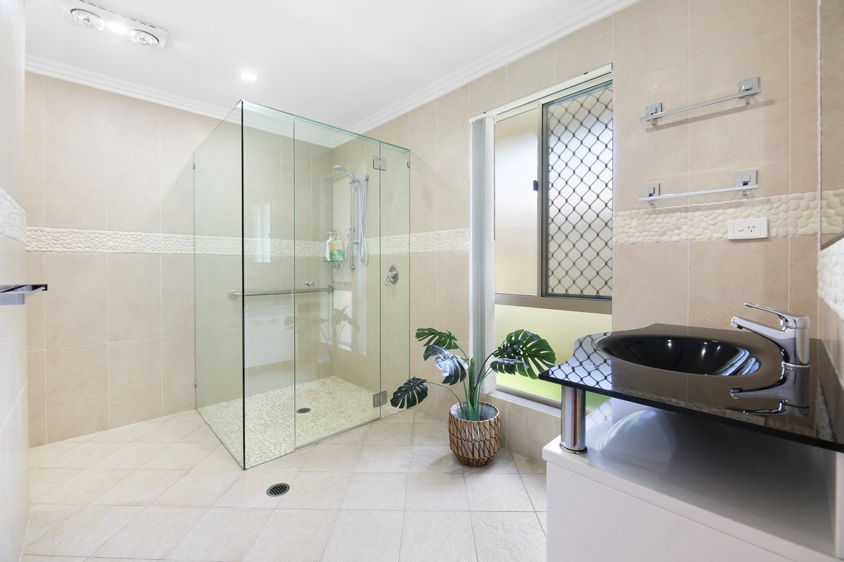 32 Warbler Parade Varsity Lakes 18