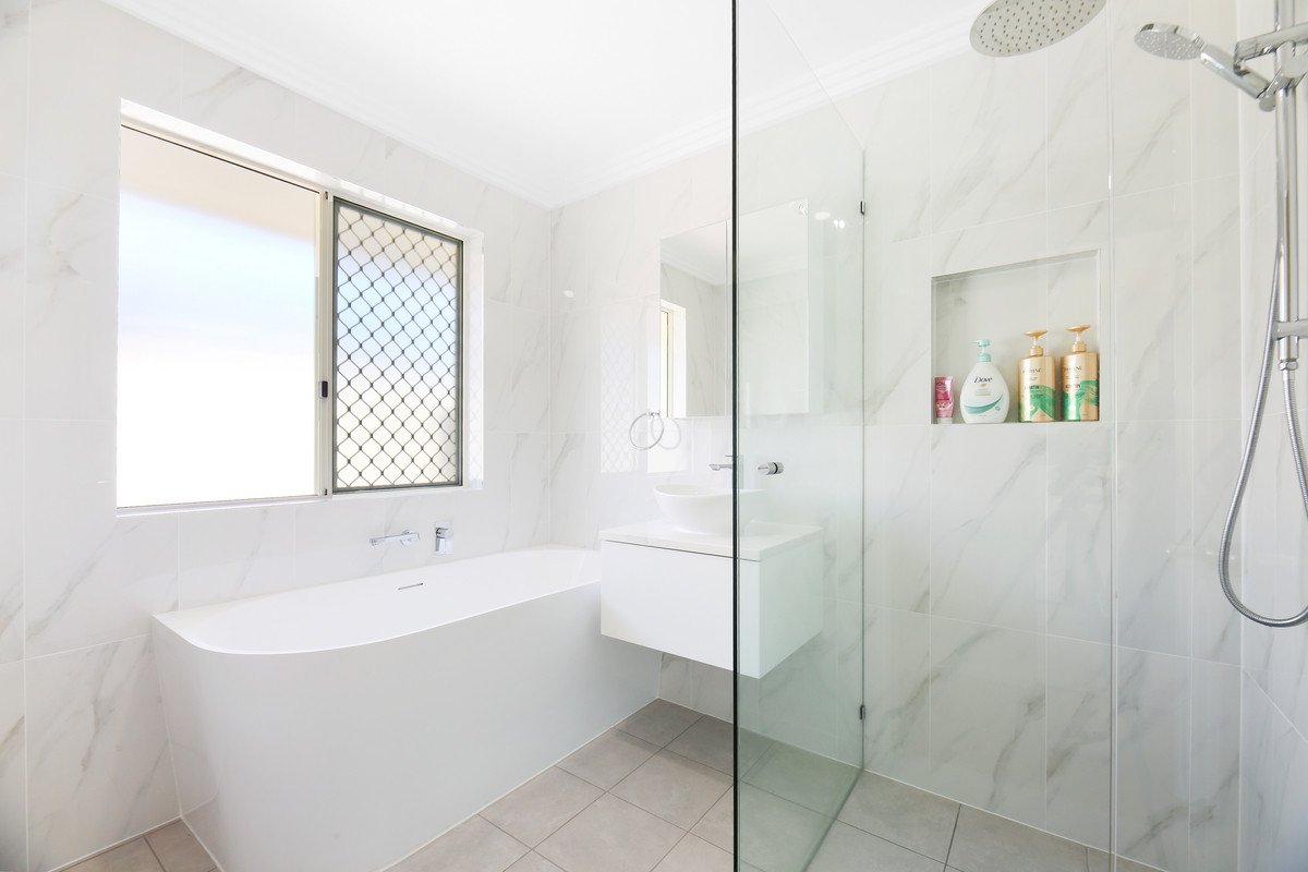 32 Warbler Parade Varsity Lakes 21