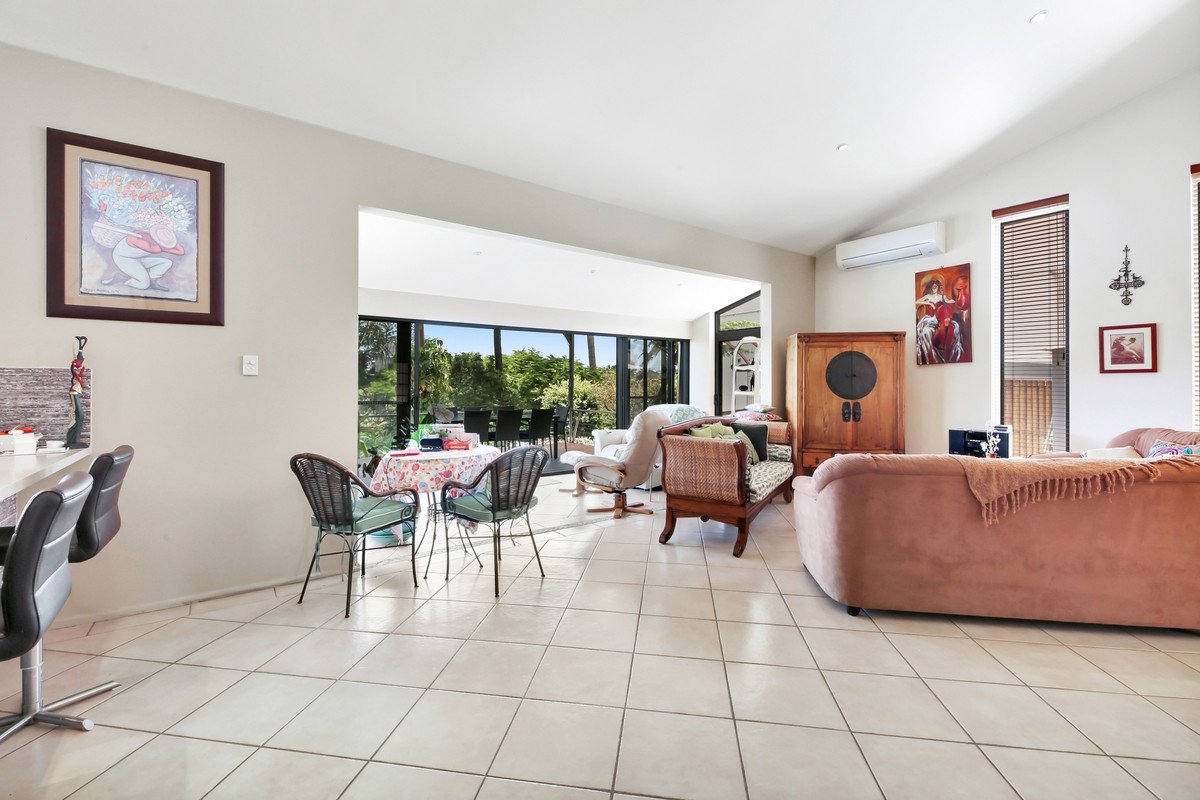 32 Weatherly Avenue MERMAID WATERS 7