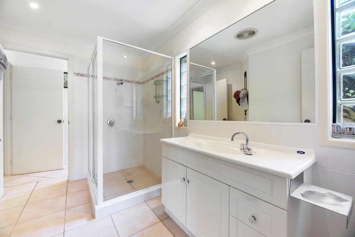 32 Weatherly Avenue MERMAID WATERS 14