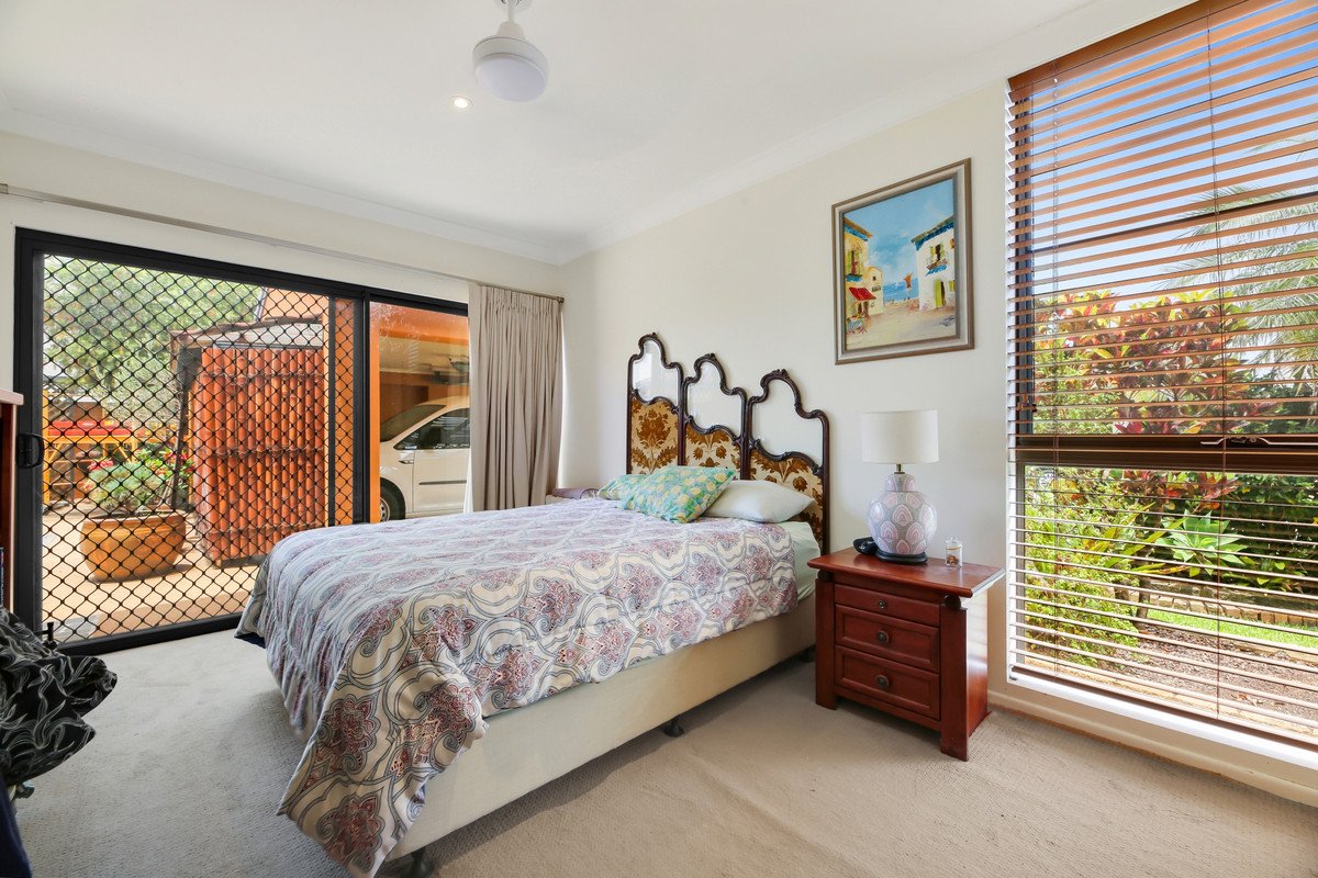 32 Weatherly Avenue MERMAID WATERS 20