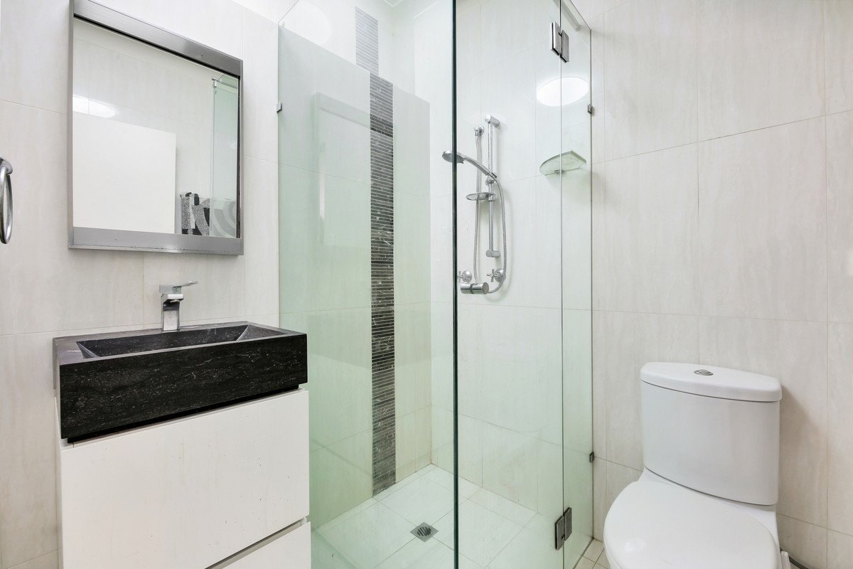 32 Weatherly Avenue MERMAID WATERS 21