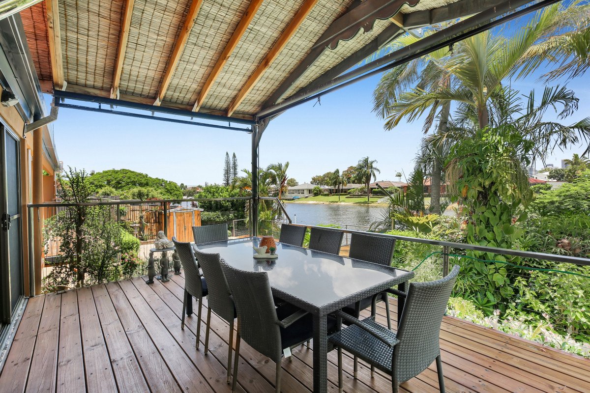 32 Weatherly Avenue MERMAID WATERS 22