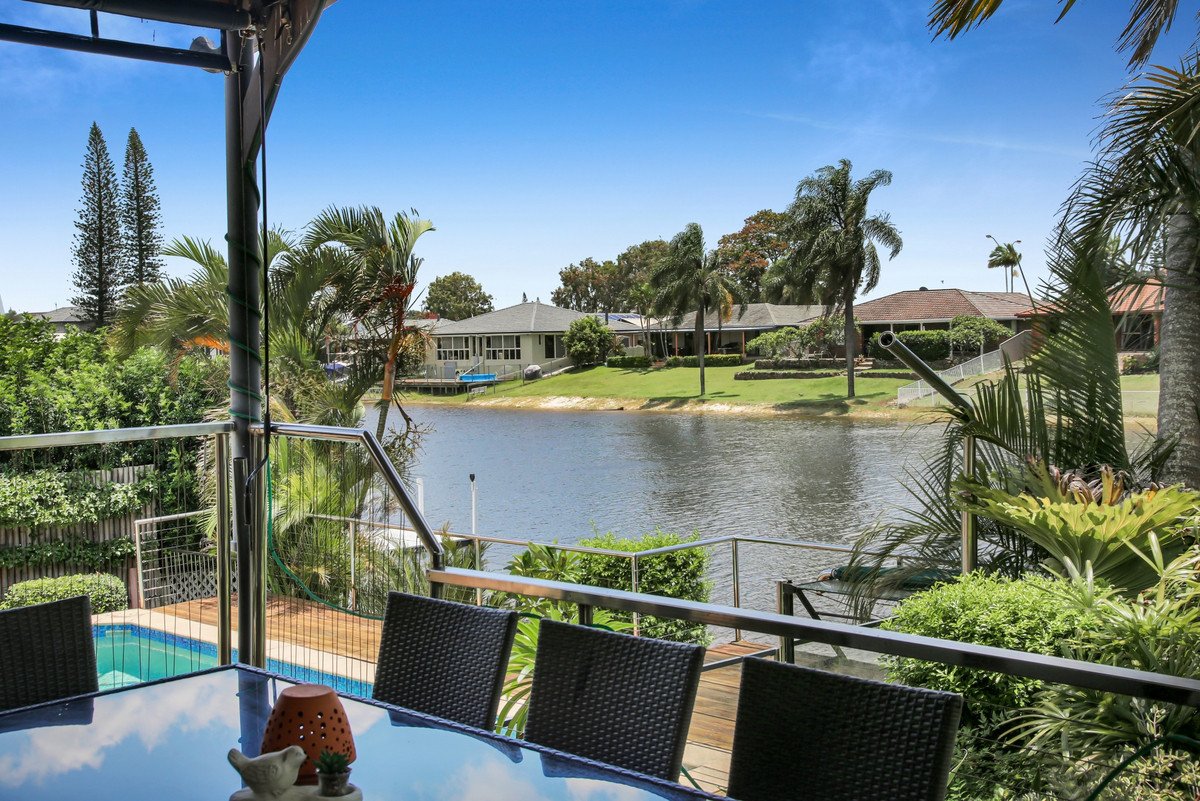 32 Weatherly Avenue MERMAID WATERS 23