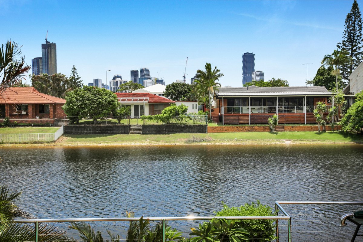 32 Weatherly Avenue MERMAID WATERS 24