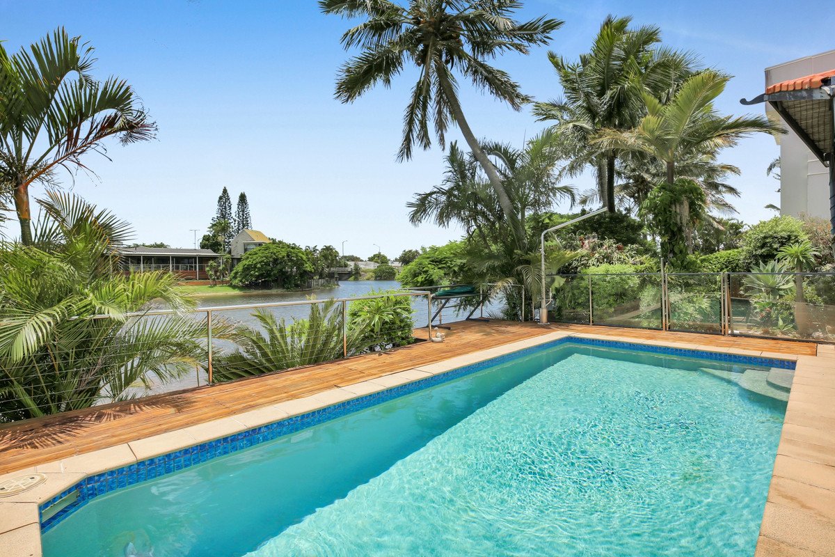 32 Weatherly Avenue MERMAID WATERS 27