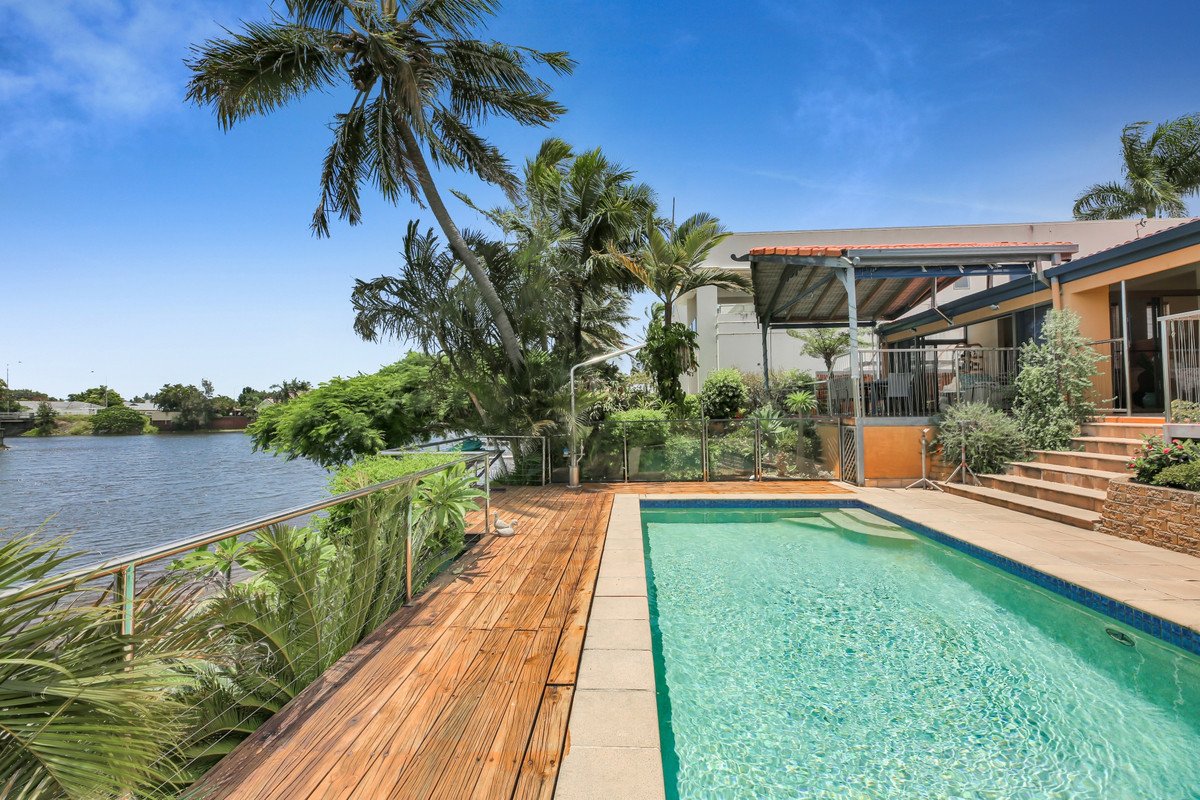 32 Weatherly Avenue MERMAID WATERS 29