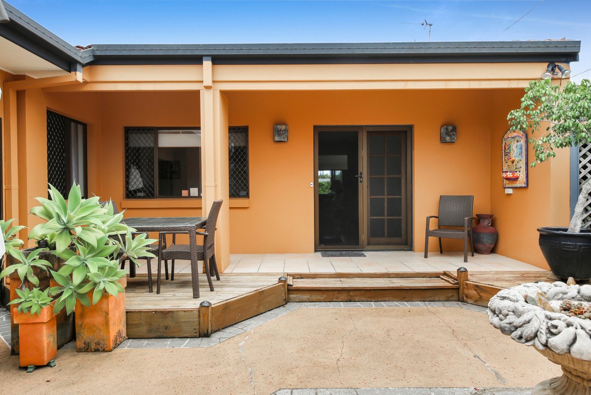 32 Weatherly Avenue MERMAID WATERS 30