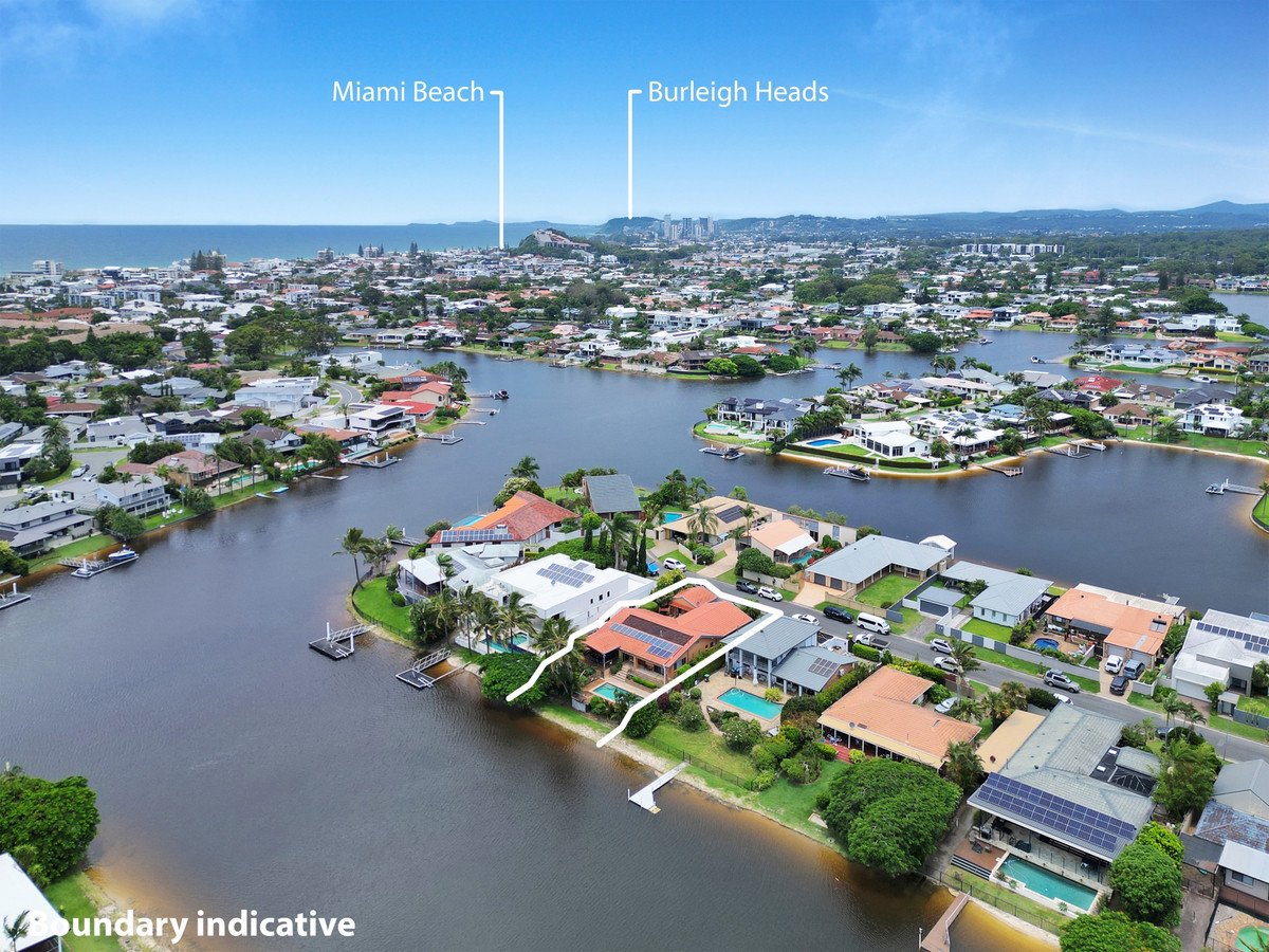 32 Weatherly Avenue MERMAID WATERS 33