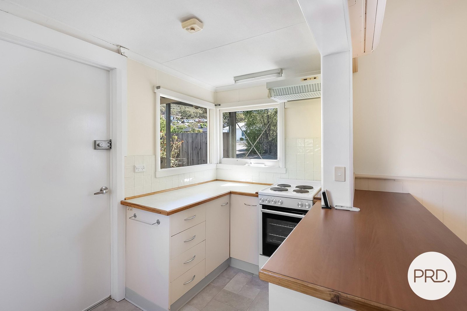 32 Wellington Road LINDISFARNE 9