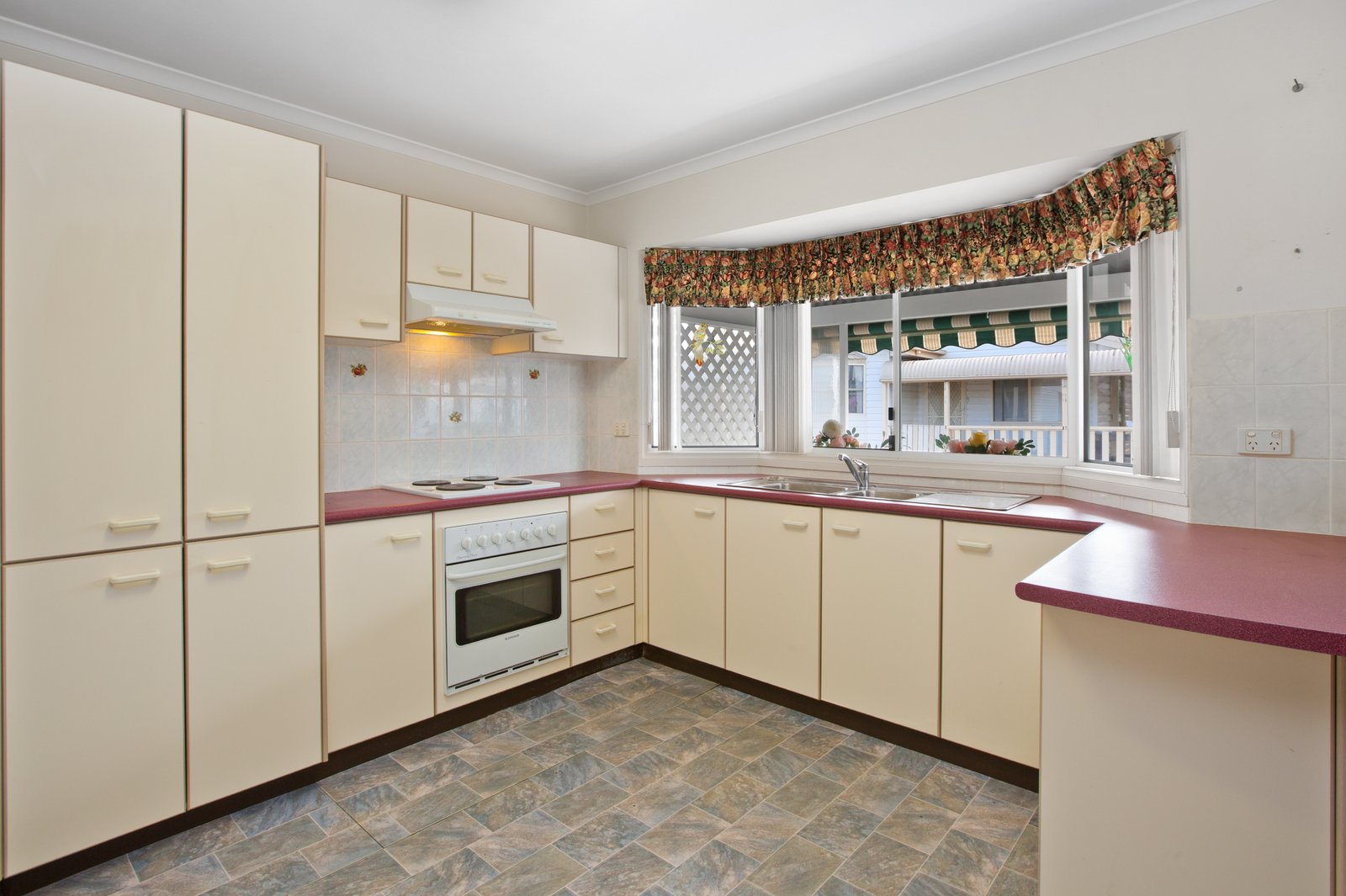 32 Willow Tree Avenue KANAHOOKA 3