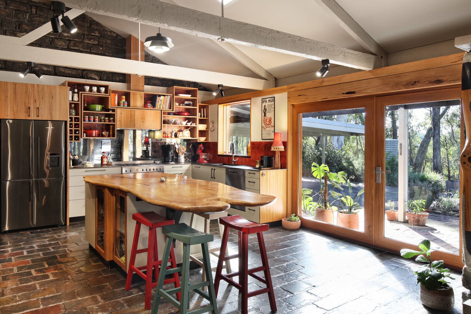 Real Estate and Property in 32 Woodlea Court, Woodend, VIC