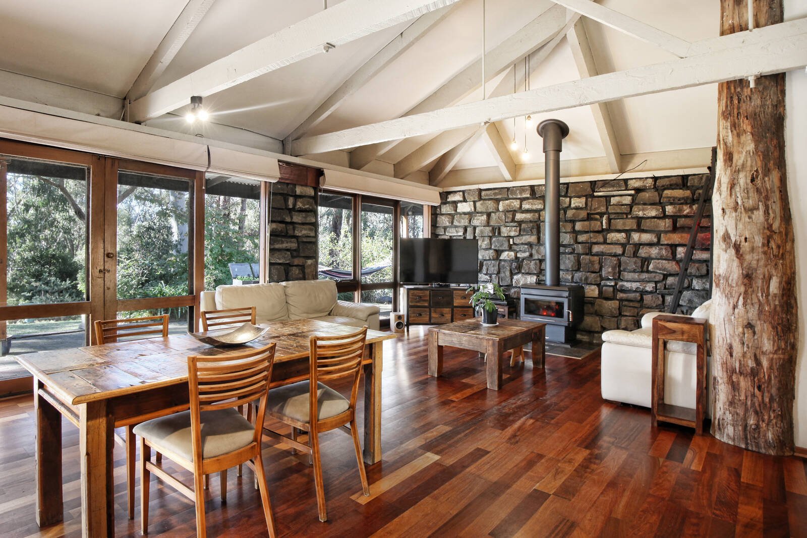 Real Estate and Property in 32 Woodlea Court, Woodend, VIC