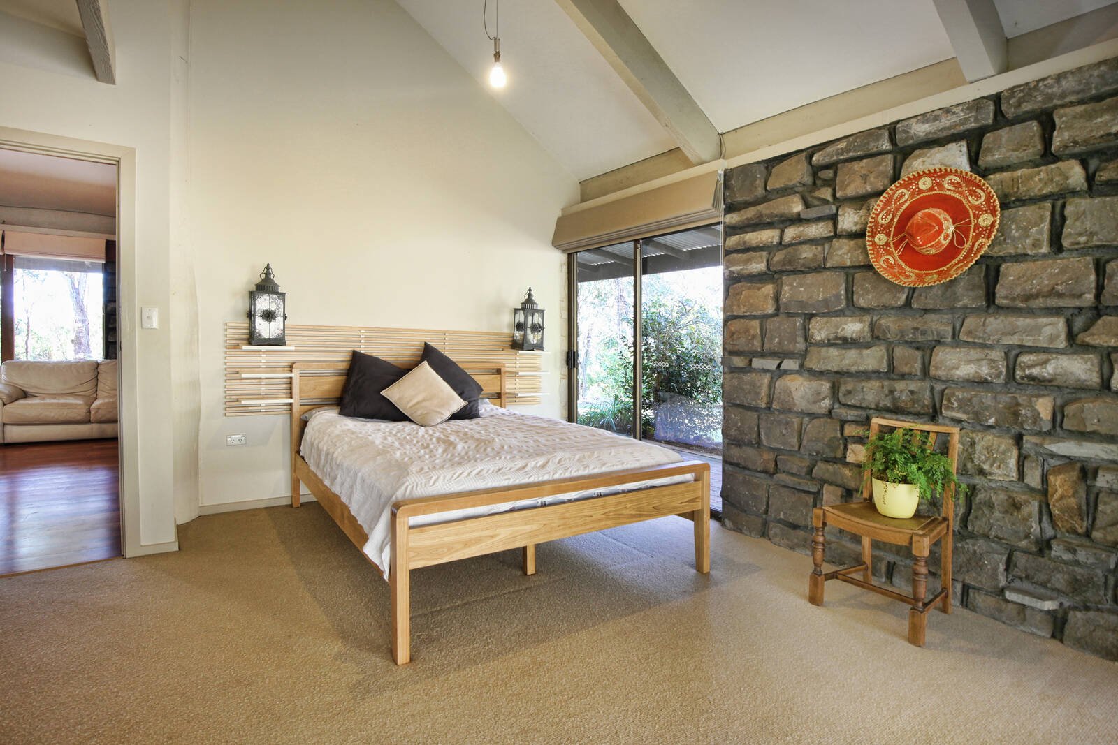 Real Estate and Property in 32 Woodlea Court, Woodend, VIC