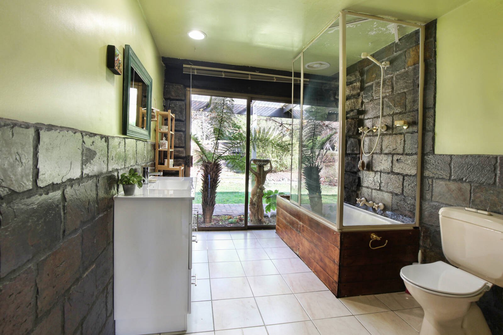 Real Estate and Property in 32 Woodlea Court, Woodend, VIC