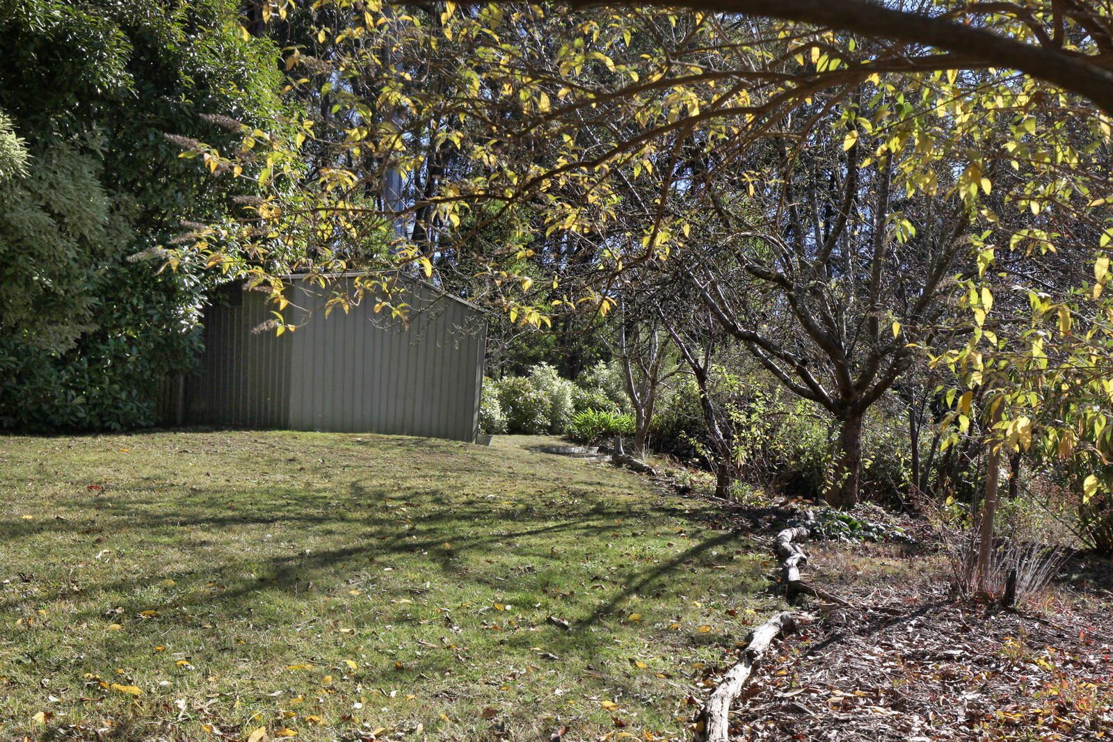 Real Estate and Property in 32 Woodlea Court, Woodend, VIC
