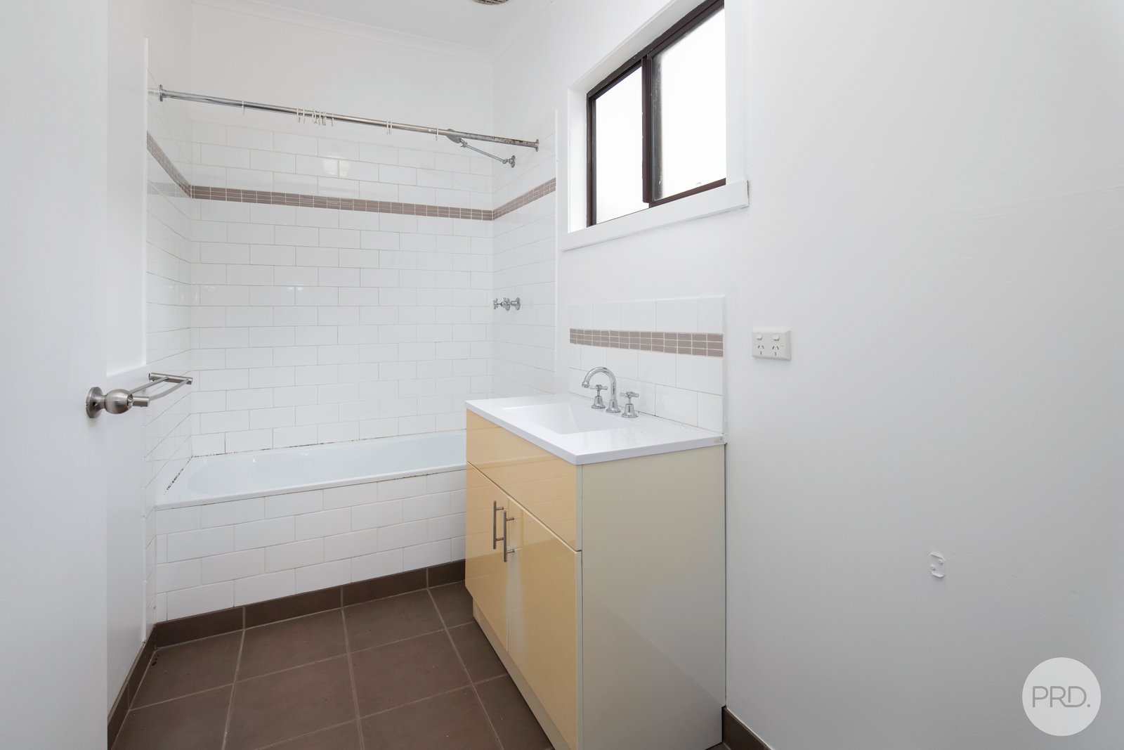 32 Young Street LINTON 8