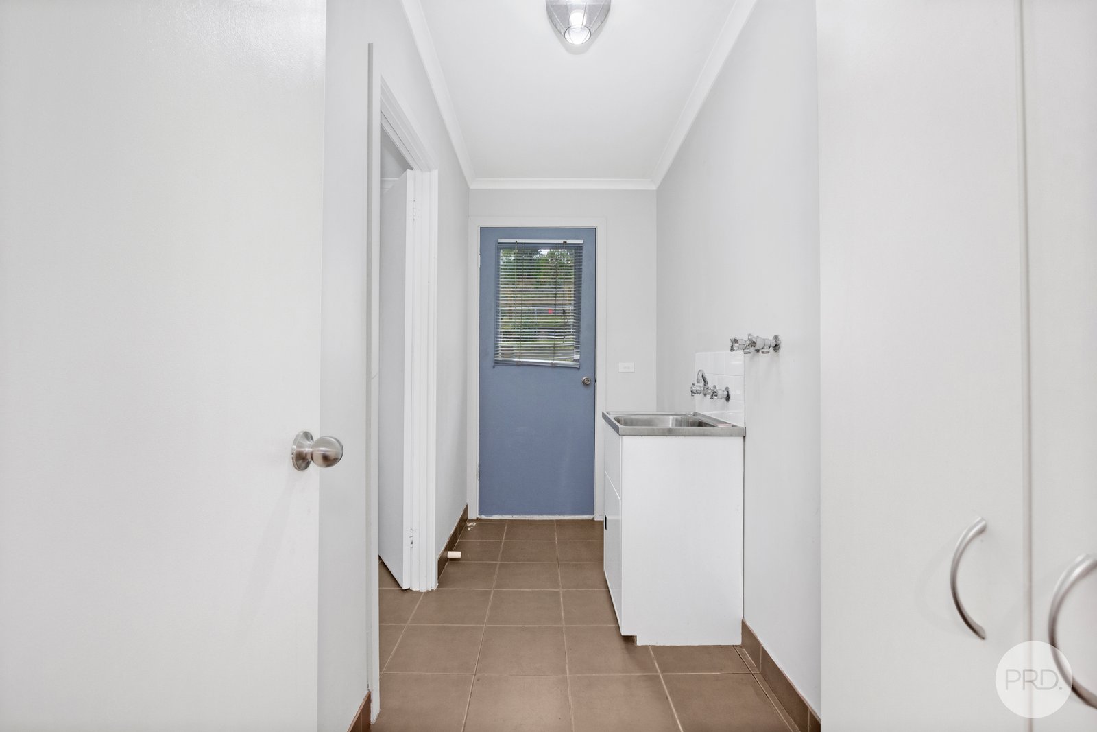 32 Young Street LINTON 8