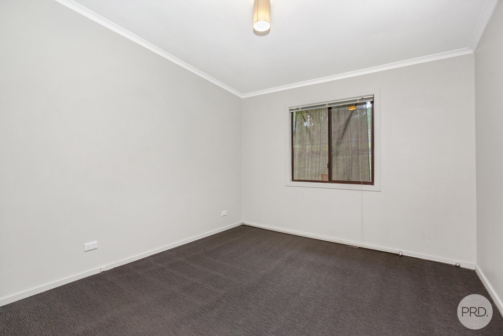 32 Young Street LINTON 9