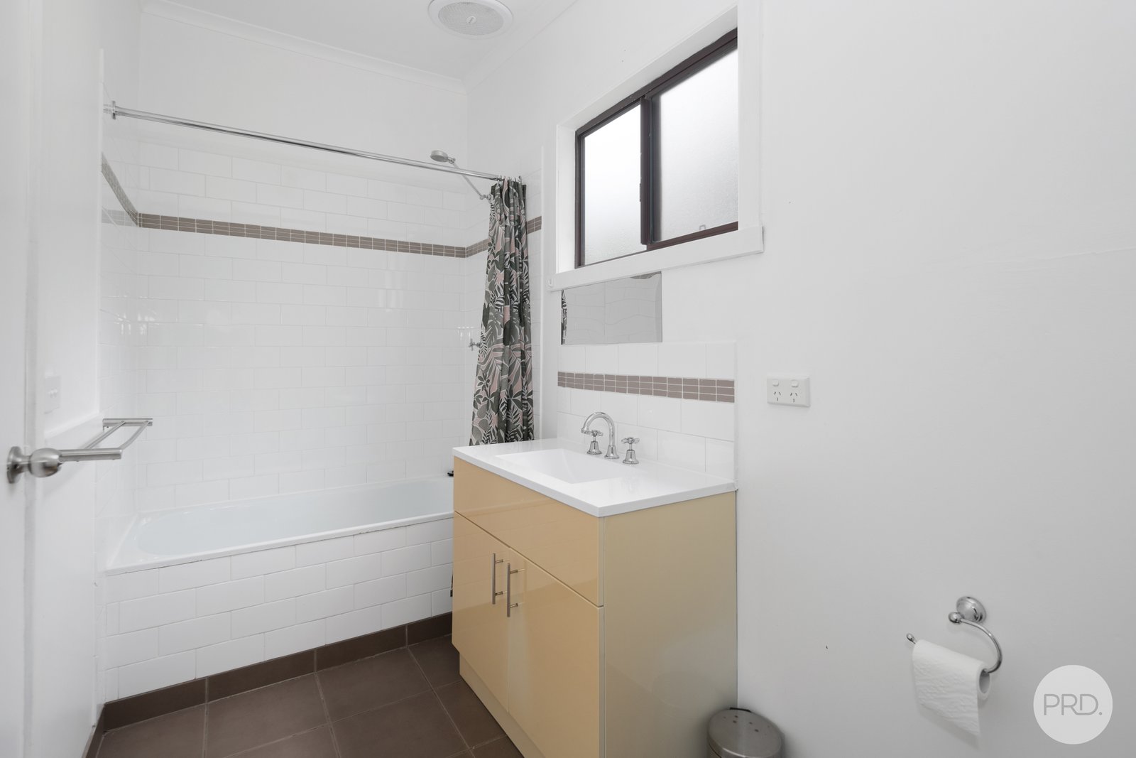 32 Young Street LINTON 7