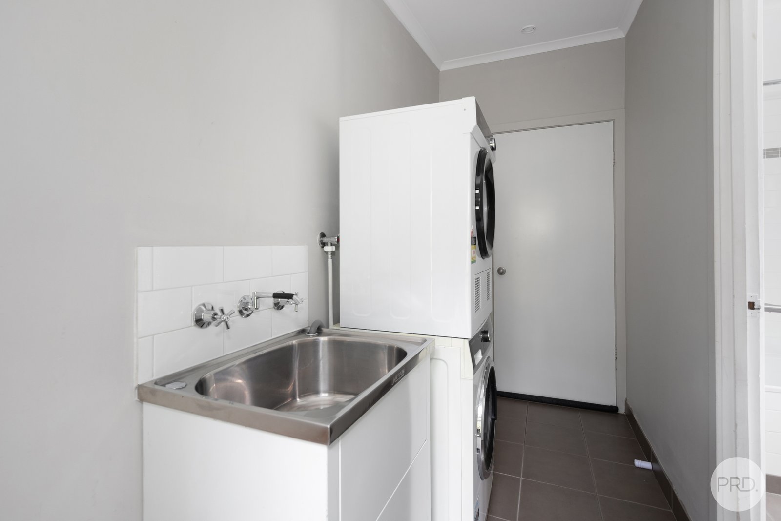 32 Young Street LINTON 8