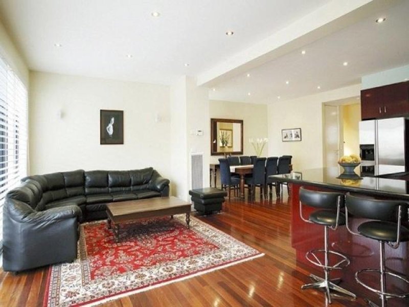 Gallery: 320 Dorcas Street