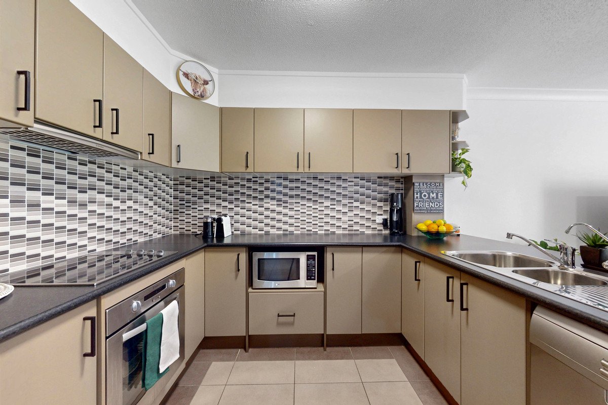 320/15 Burleigh Street Burleigh Heads 2