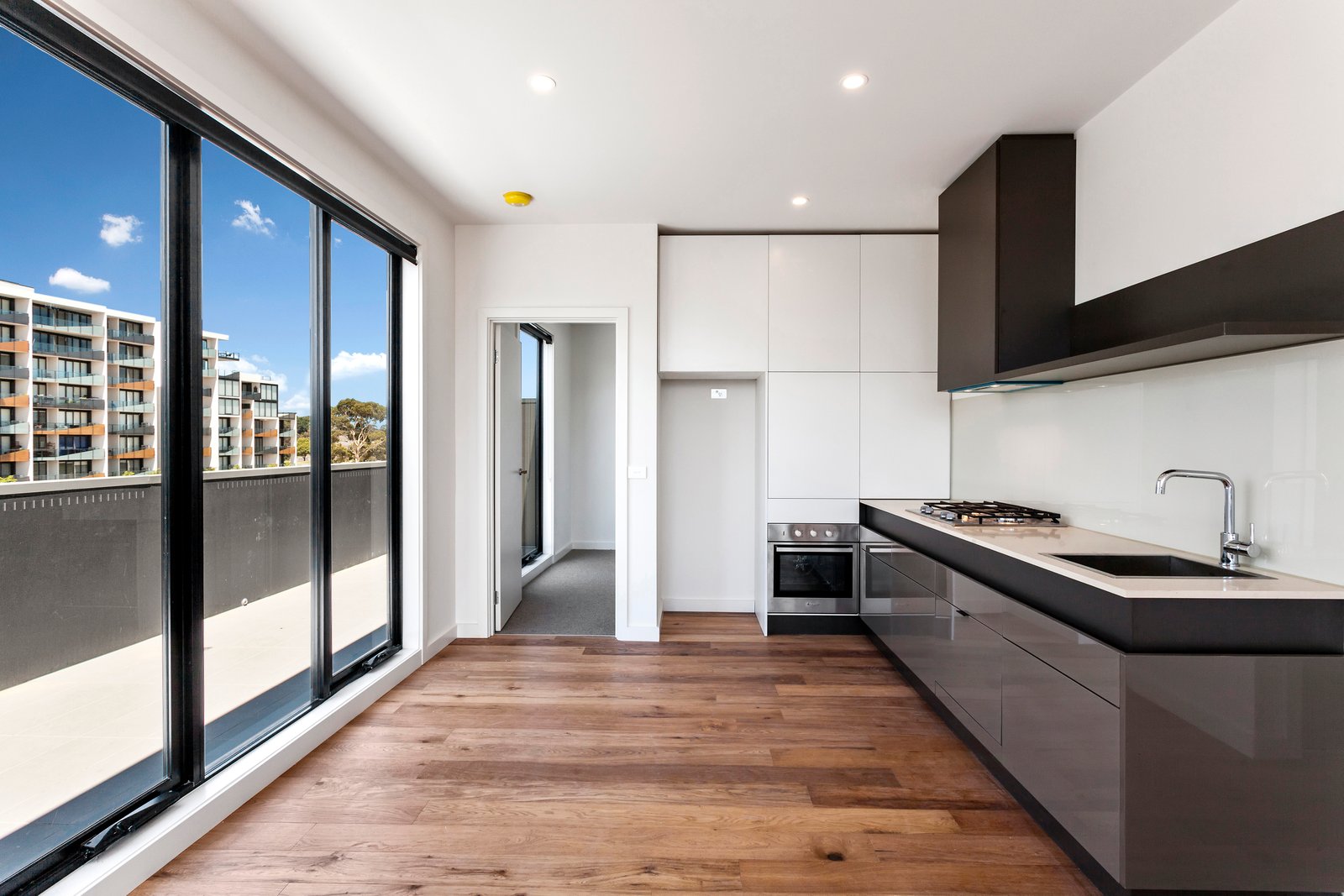 Gallery: 320/218 Bay Road
