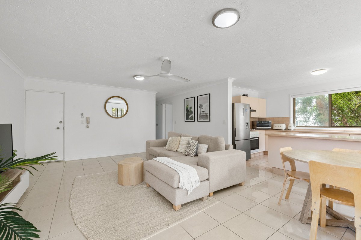 3/2032 Gold Coast Highway Miami 1