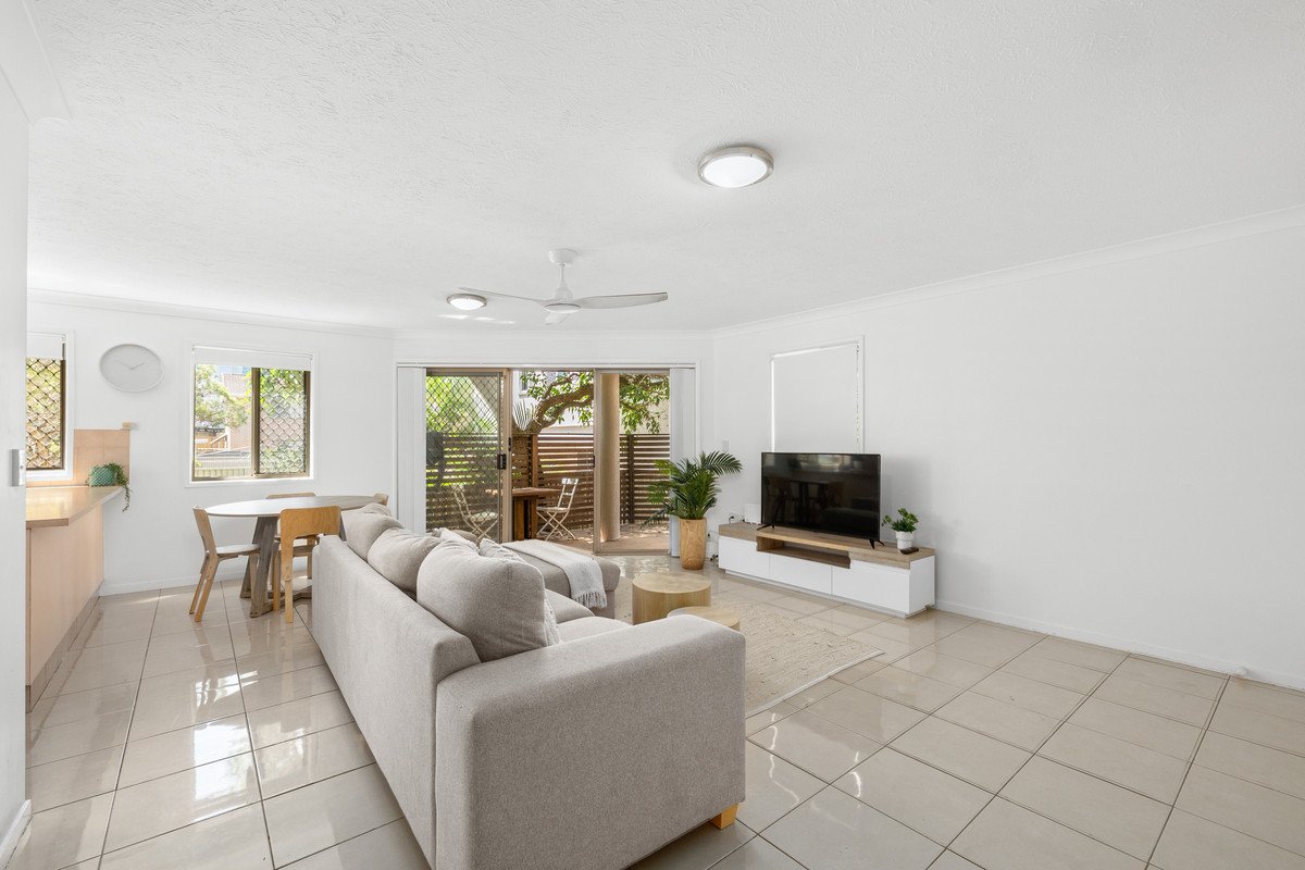 3/2032 Gold Coast Highway Miami 2