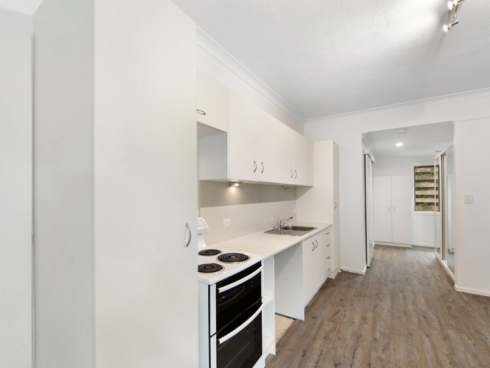 3/2073 Gold Coast Highway MIAMI 3