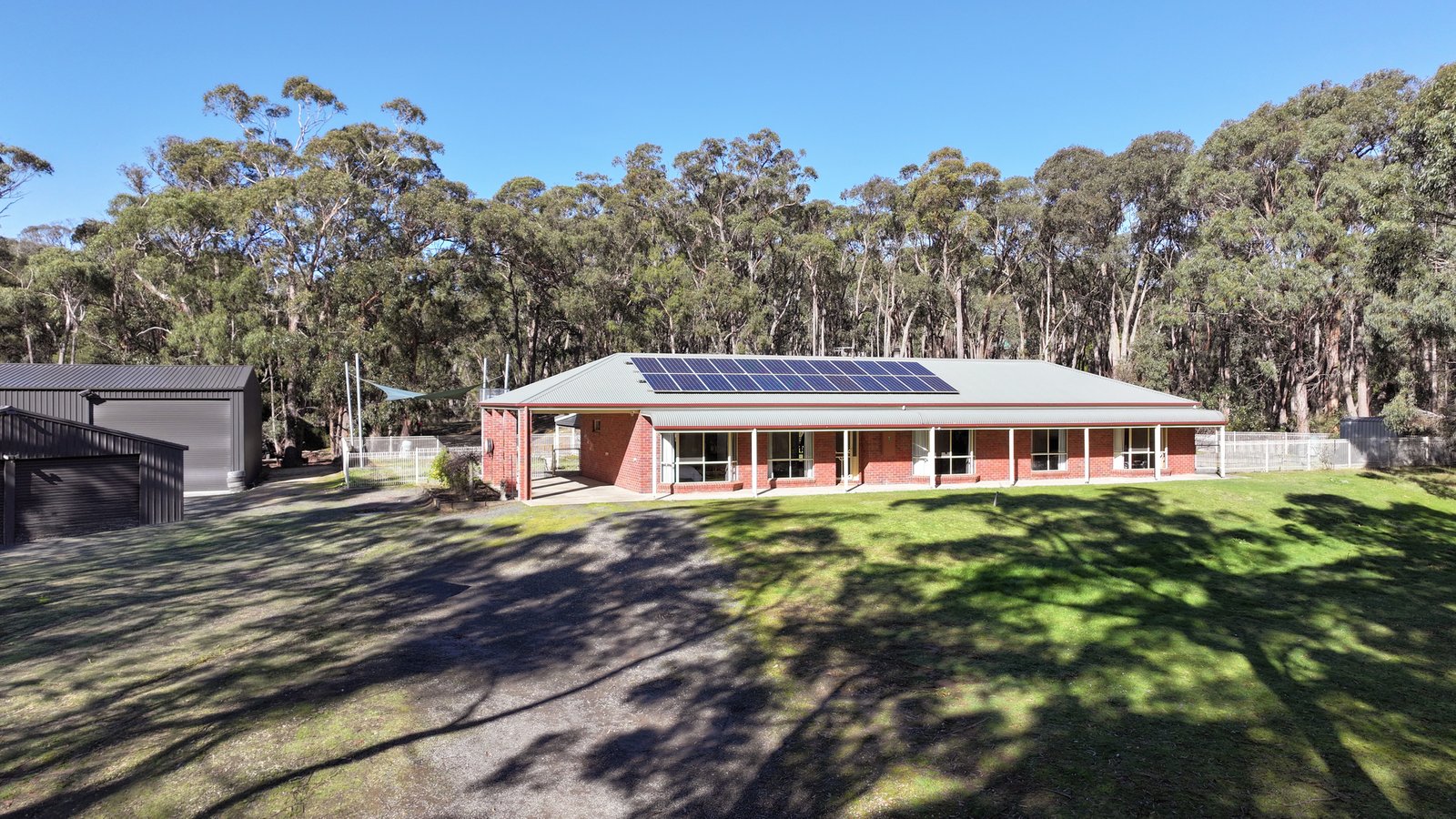 Photos: 321 Lloyds Lane