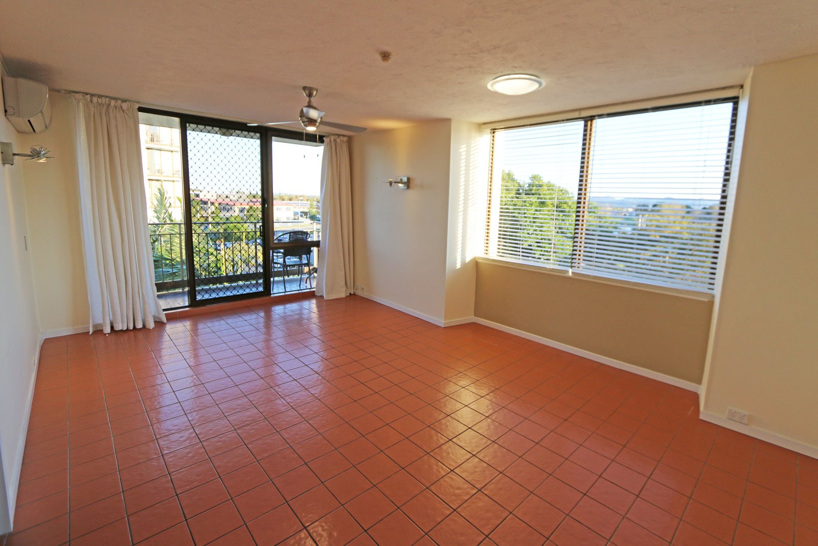 32/11 Fairway Drive CLEAR ISLAND WATERS 3