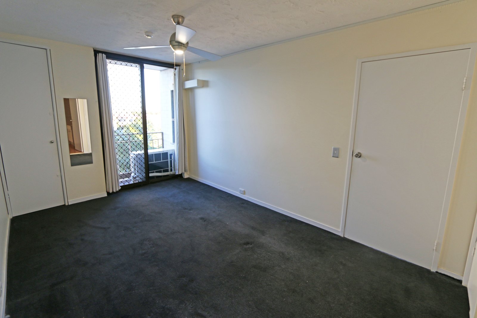 32/11 Fairway Drive CLEAR ISLAND WATERS 5