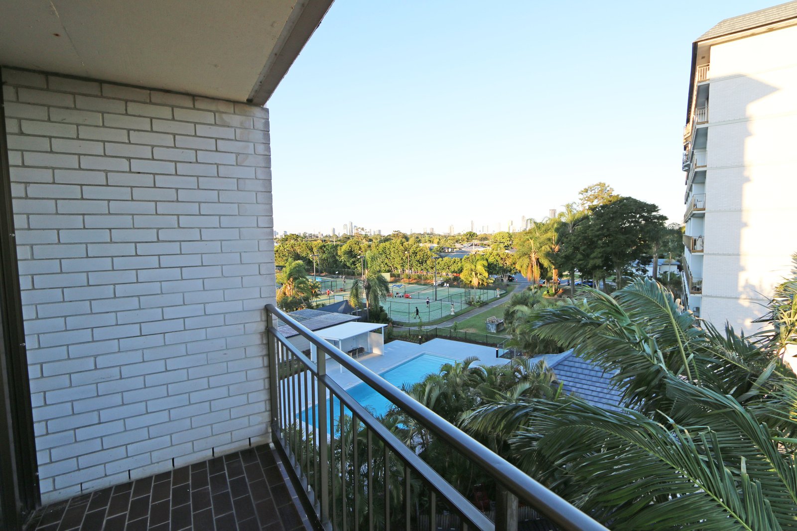 32/11 Fairway Drive CLEAR ISLAND WATERS 8