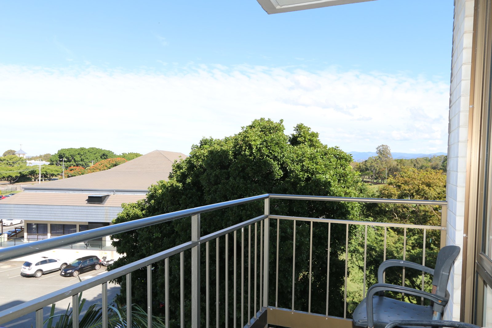 32/11 Fairway Drive CLEAR ISLAND WATERS 9