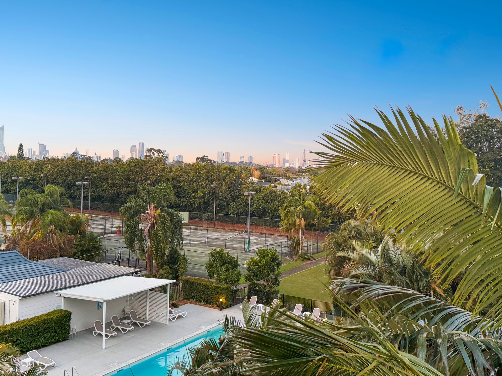 32/11 Fairway Drive CLEAR ISLAND WATERS 2