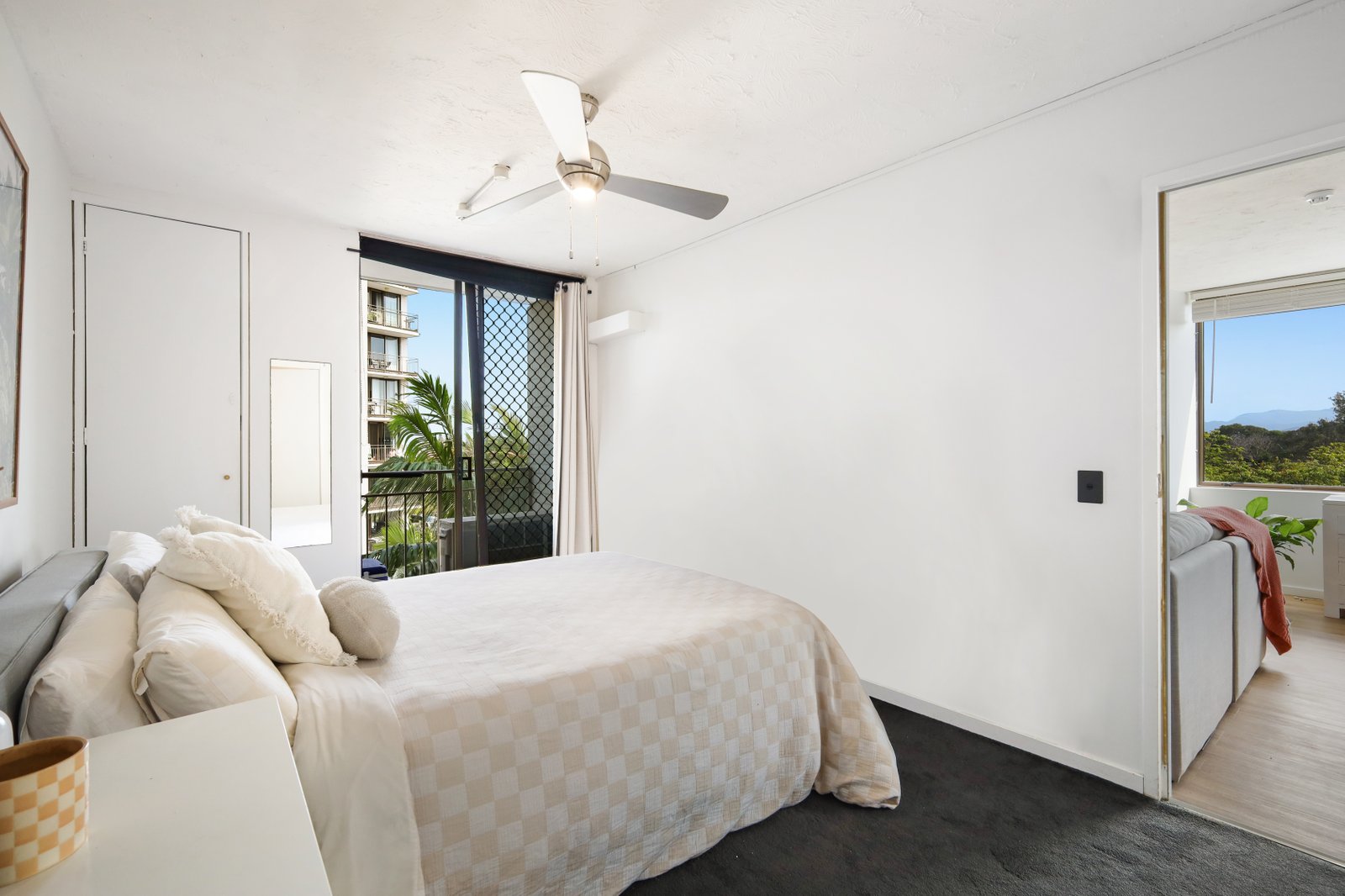 32/11 Fairway Drive CLEAR ISLAND WATERS 6