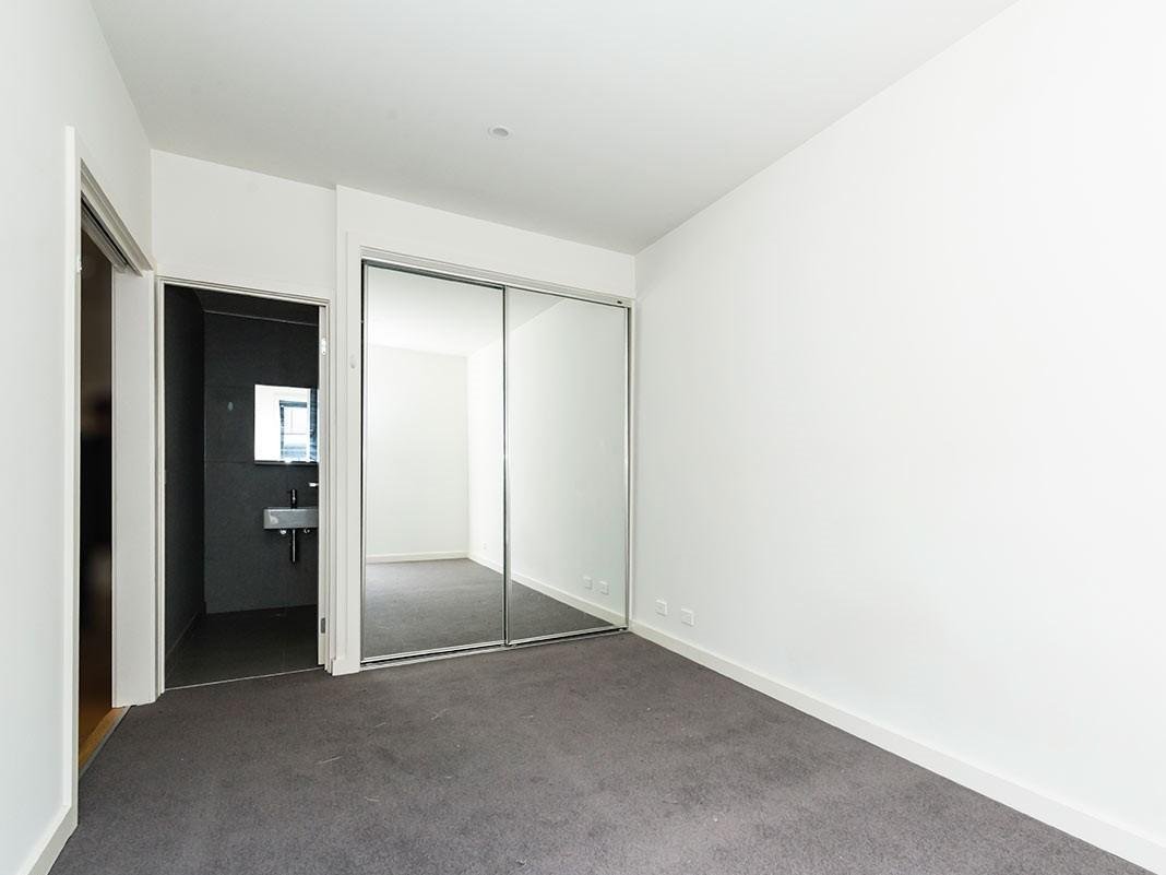 Gallery: 321/218 Bay Road