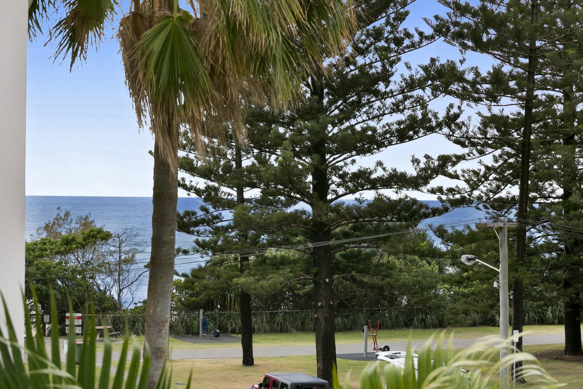 32/136 The Esplanade Burleigh Heads 10