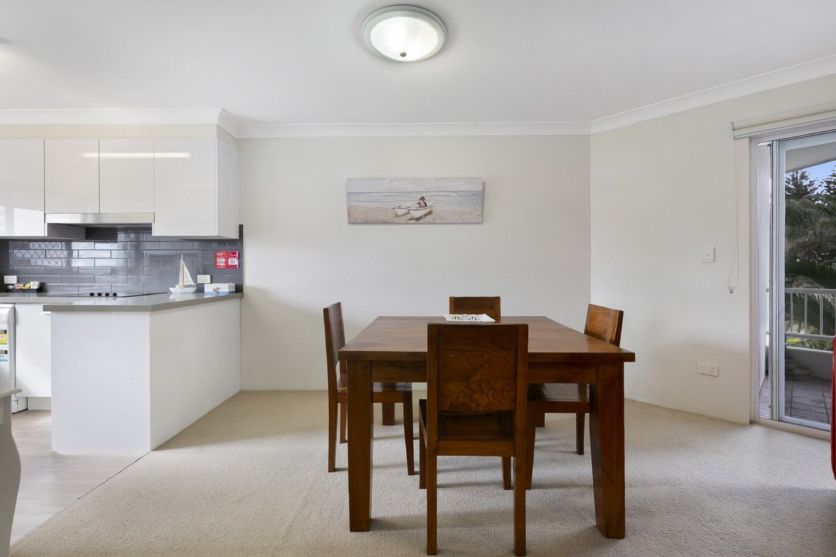 32/136 The Esplanade Burleigh Heads 11