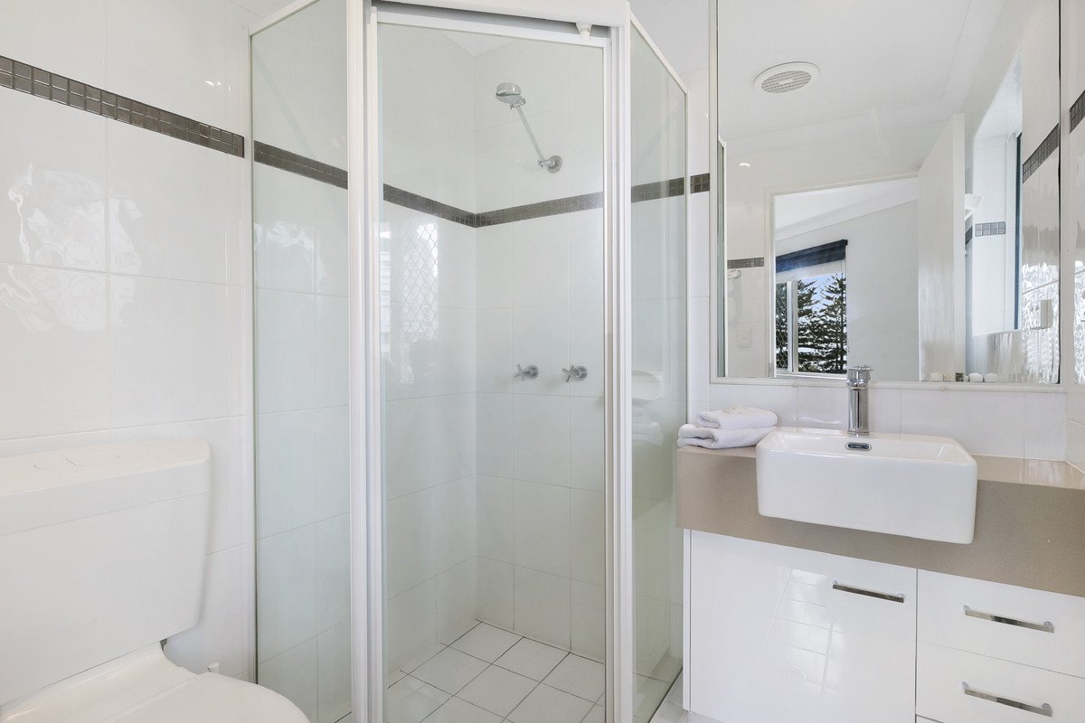 32/136 The Esplanade Burleigh Heads 14