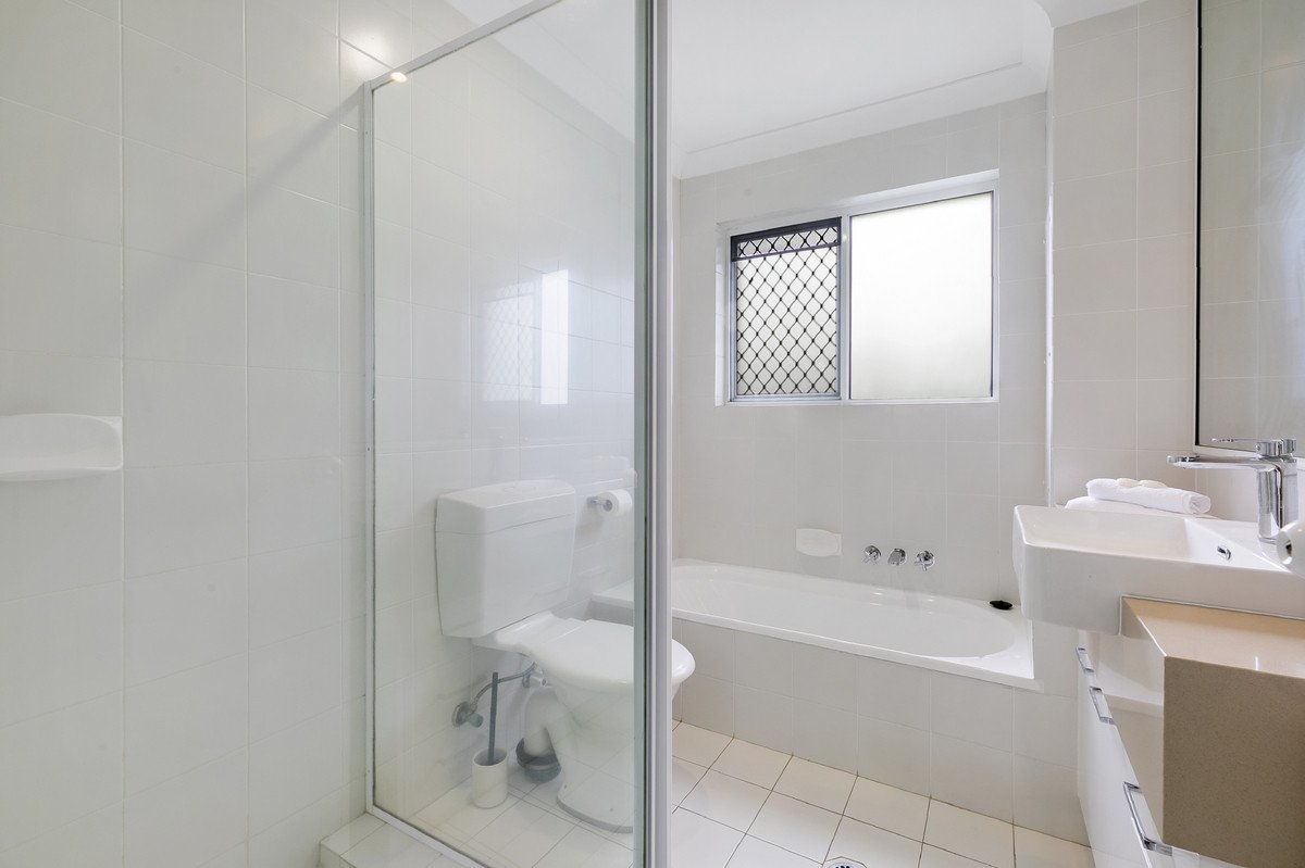 32/136 The Esplanade Burleigh Heads 16