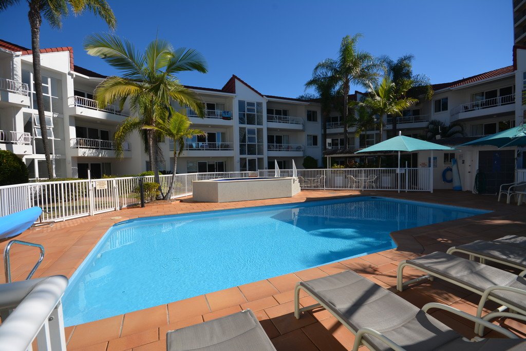 32/136 The Esplanade BURLEIGH HEADS 2
