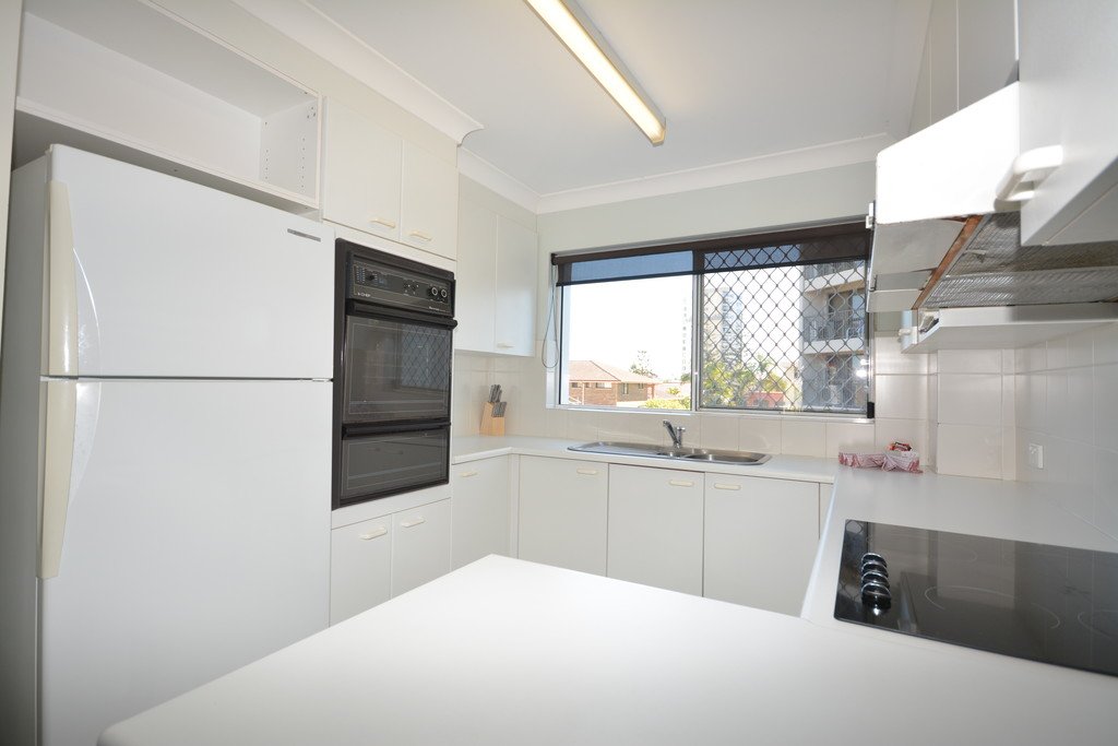 32/136 The Esplanade BURLEIGH HEADS 3